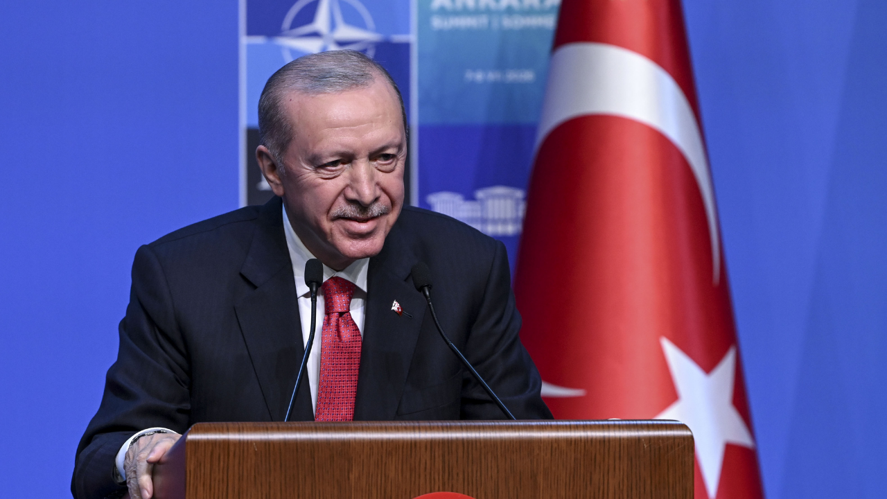 Cumhurbaşkanı Erdoğan'dan NATO liderlerine 'tabanca' hediyesi