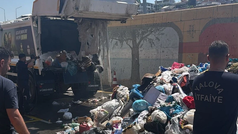 Çöp kamyonu sürücüsü olası faciayı fark etti: Yanmaya başlayan aracını itfaiyeye götürdü