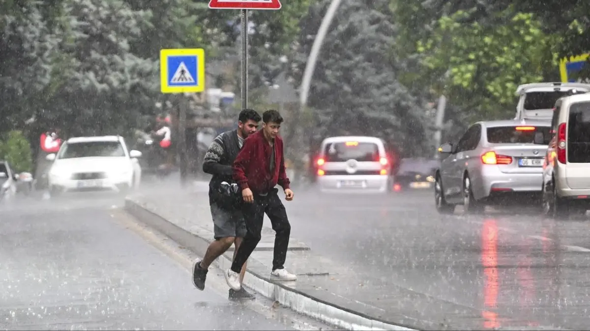 Ankara için gök gürültülü sağanak uyarısı