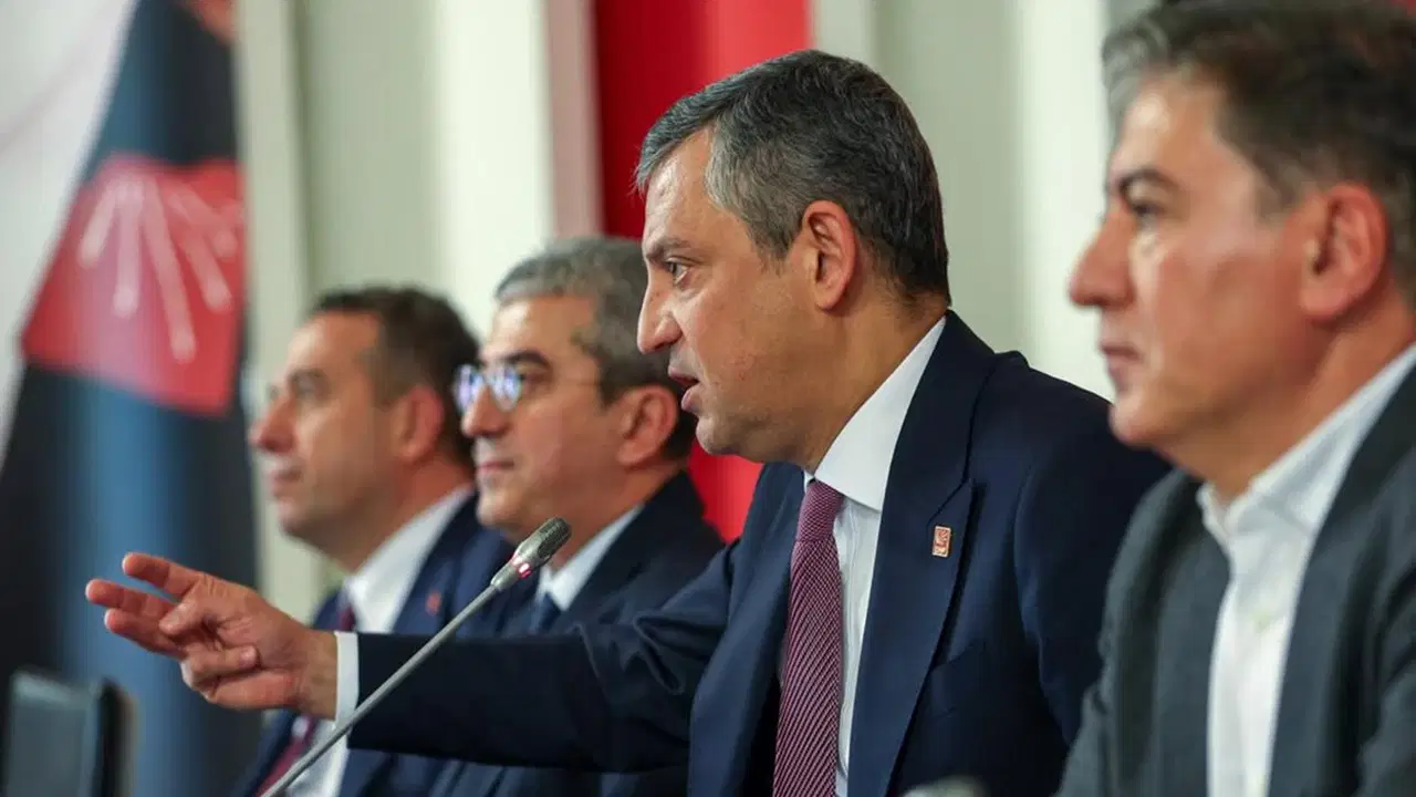Özgür Özel'in kurmayları konuştu: Olası yeni parti hangi çizgide olacak?