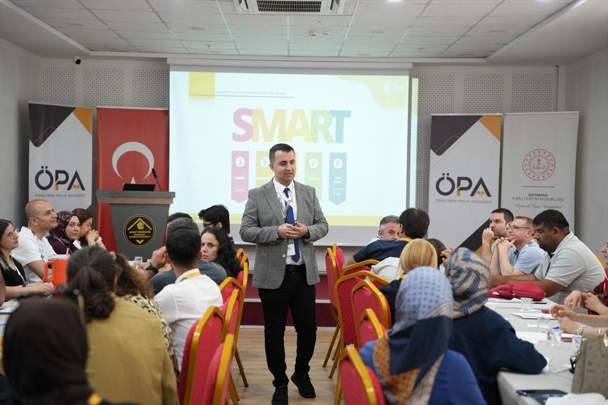Adıyaman'da öğretmenlere yapay zeka destekli proje yazma eğitimi verildi