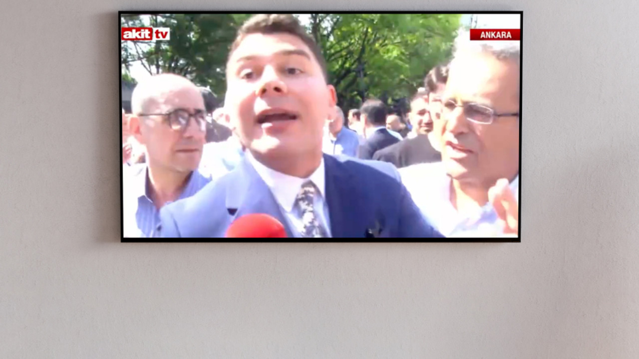Canlı yayında Akit TV muhabirine saldırı! An be an kaydedildi…