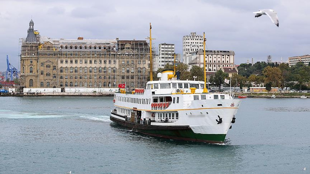 İBB Şehir Hatları, yaz tarifesine geçiyor: Gece seferleri yaz boyunca devam edecek
