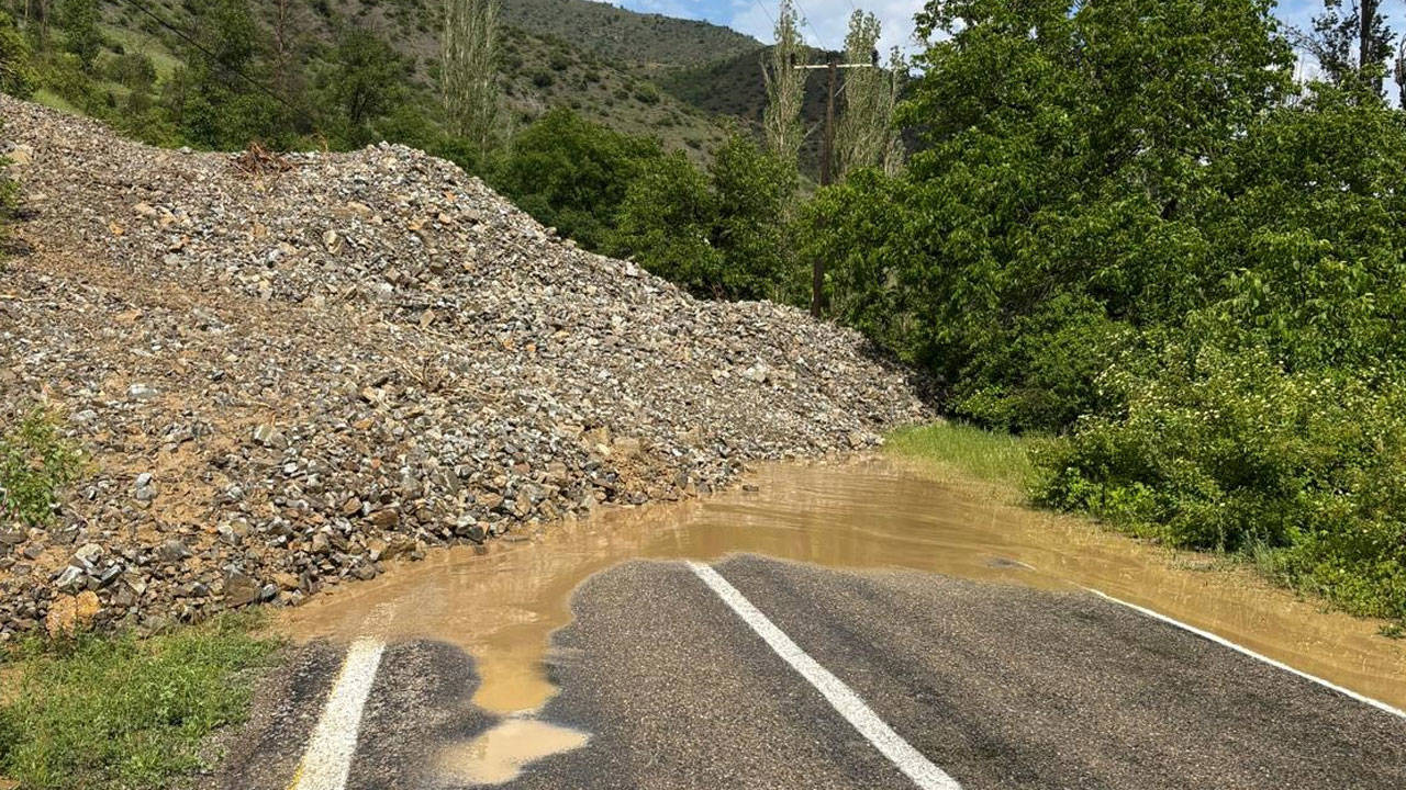 Erzurum'da heyelan: Bazı mahalle yolları ulaşıma kapandı