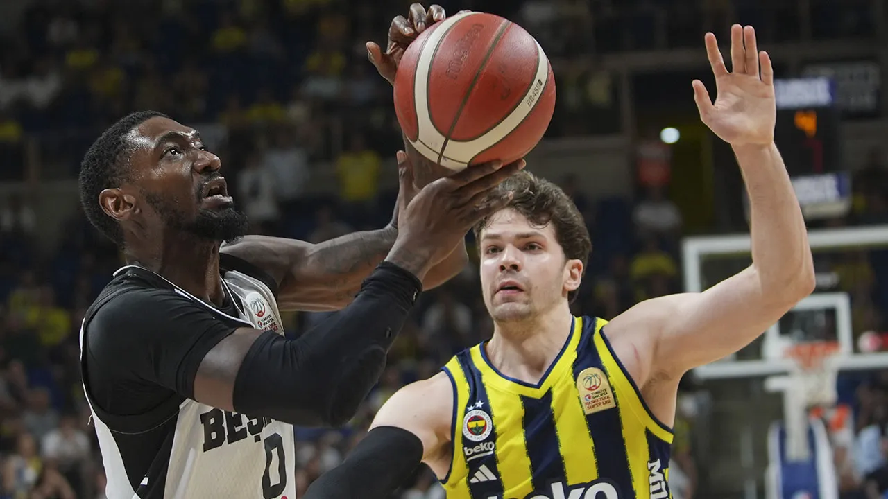 Beşiktaşlı yıldız hastaneye kaldırıldı