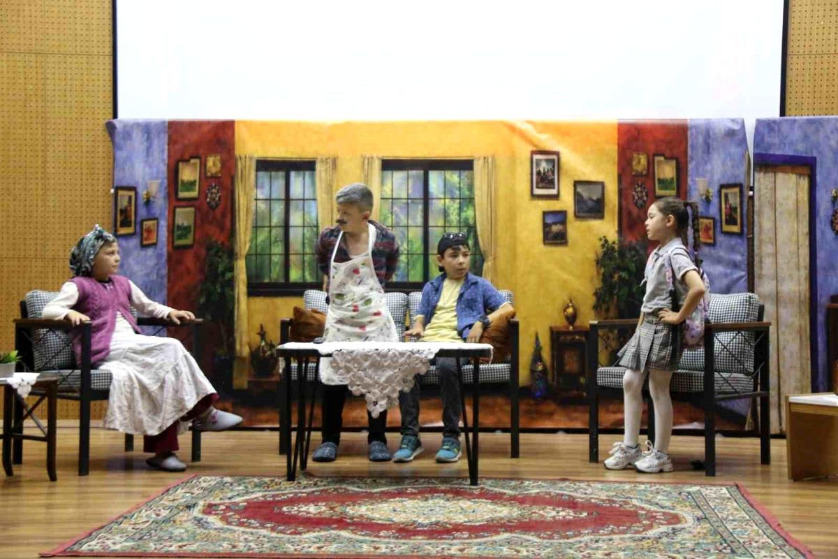 Simav'da "Aile" temalı tiyatro festivalinin ödül töreni düzenlendi