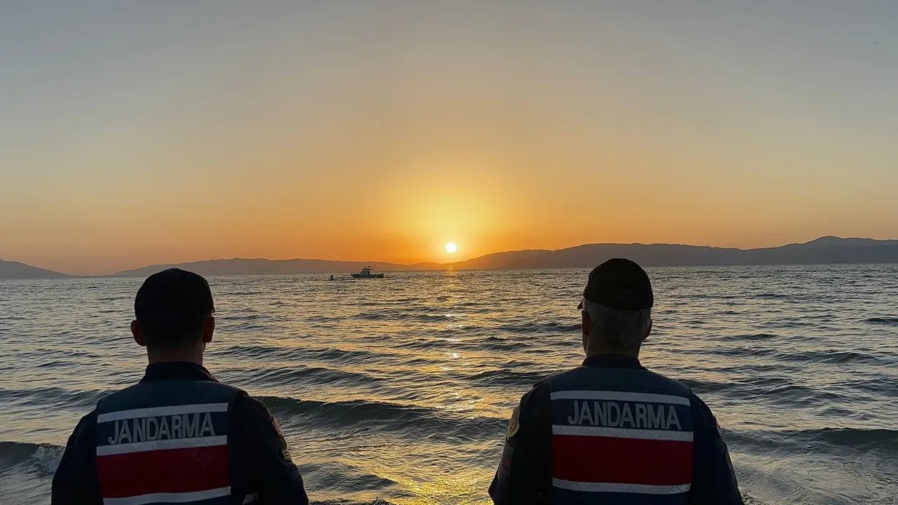 Jet ski ile yurt dışına kaçmaya çalışan 2 kişi yakalandı
