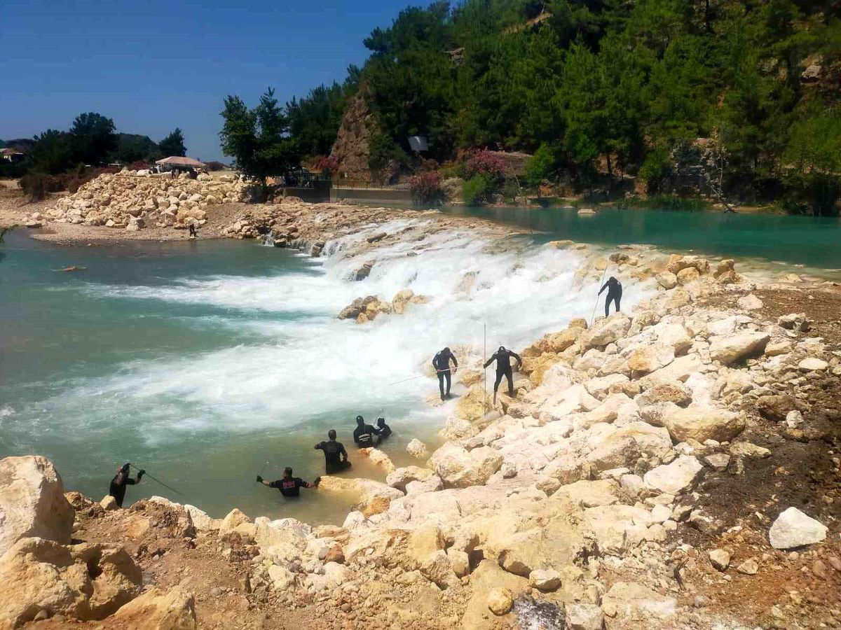 Manavgat'ta çayda kaybolan genç 13 gündür aranıyor
