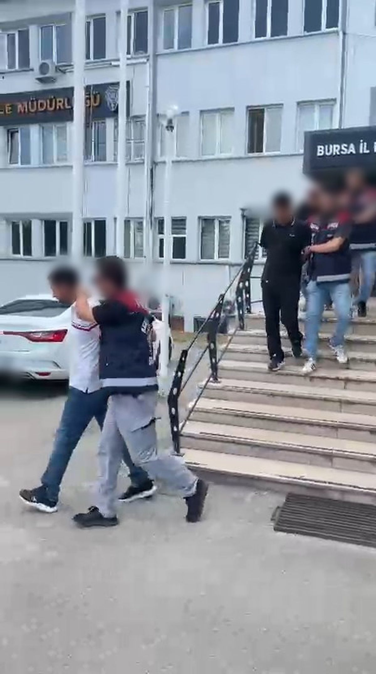 Bursa'da Sahte İş ve Burs Vaadiyle Dolandırıcılık Operasyonu: 4 Şüpheli Suçüstü Yakalandı