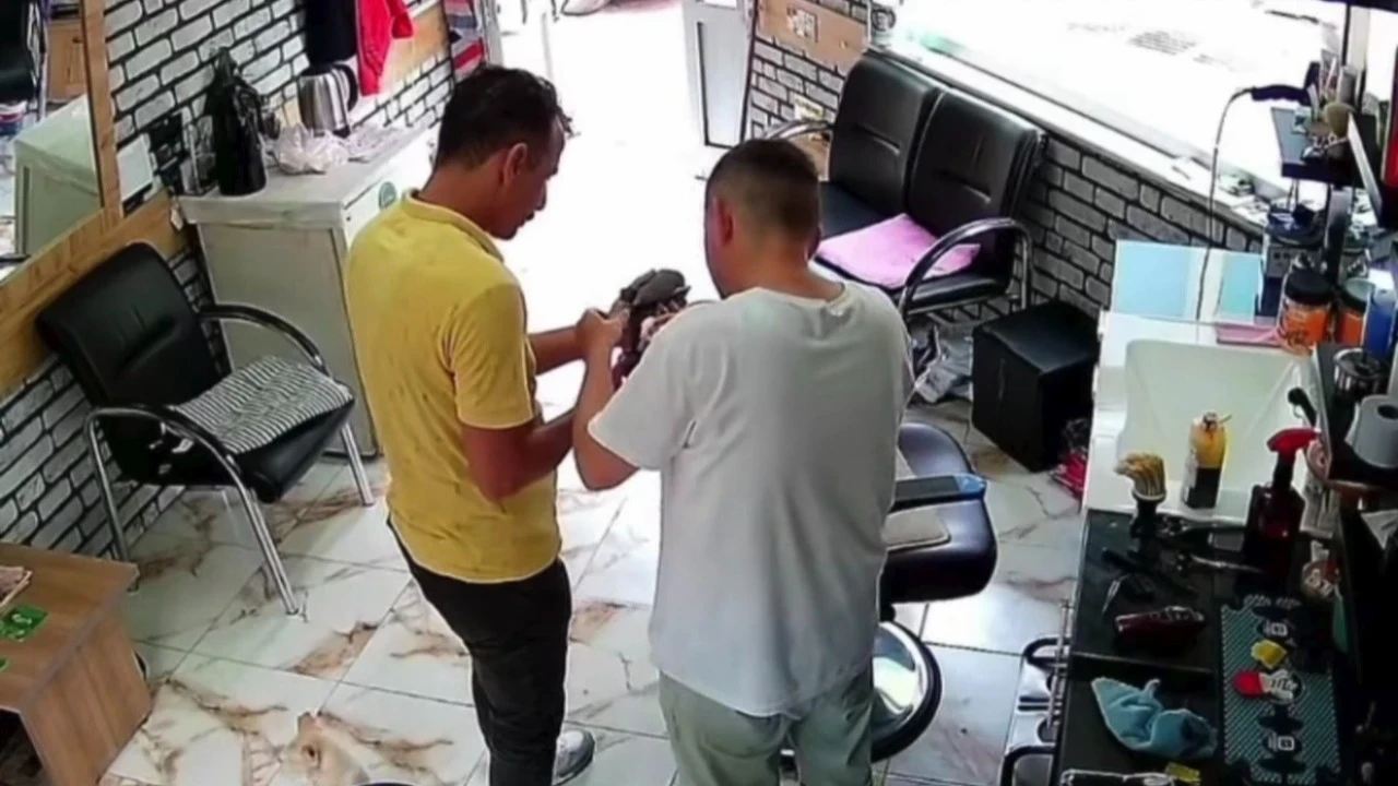 Küçük can için büyük mücadele: Güvercin tellerden kurtarıldı, berberde pansuman yapıldı