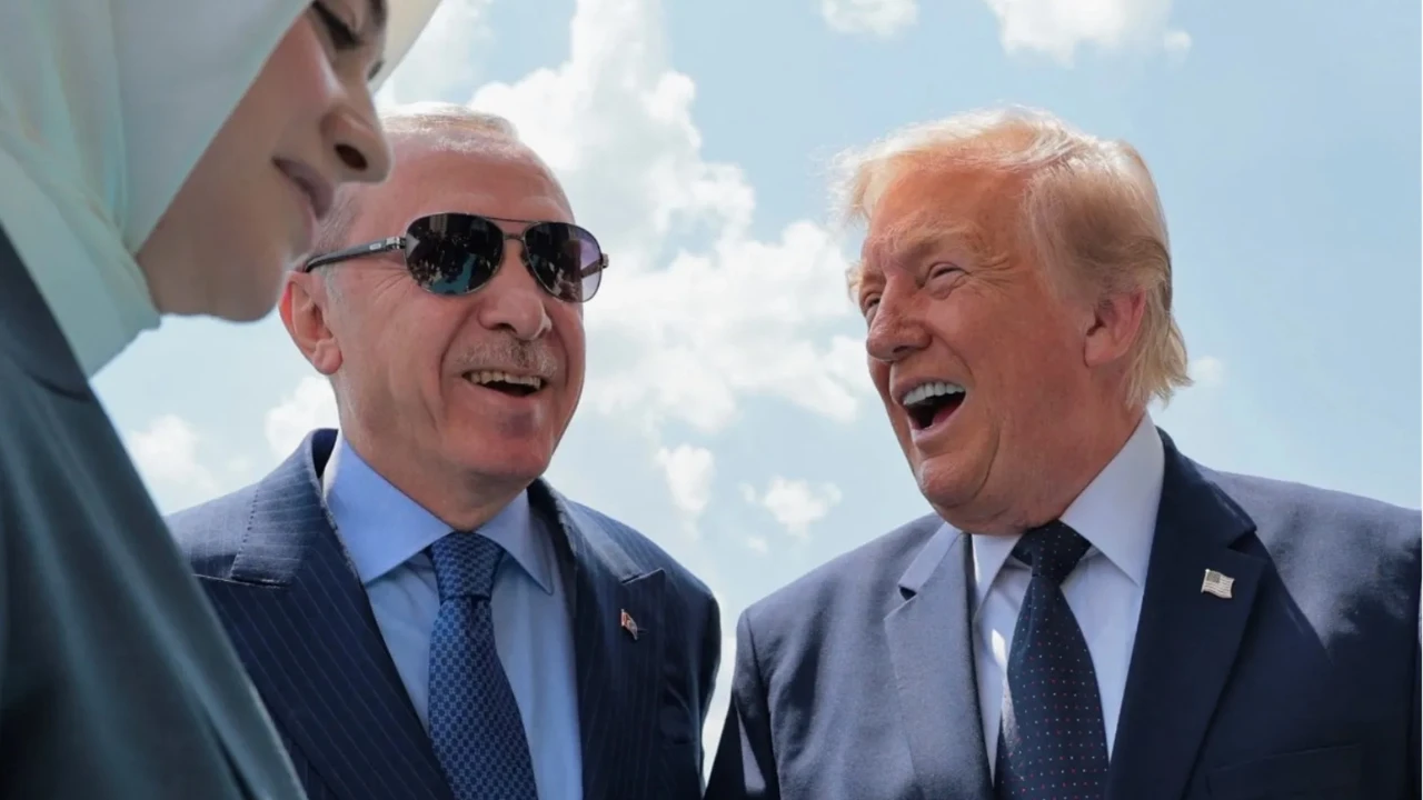 Trump ve Erdoğan'ın uçağın kapısında neye güldüğü belli oldu