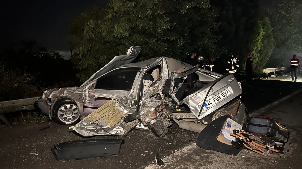 SON DAKİKA… TEM Otoyolu'nda feci kaza! Emniyet şeridinde duran TIR faciaya yol açtı: 1 ölü 3 yaralı