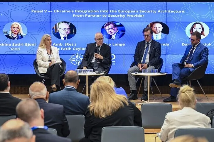 NATO Zirvesi Diyalogları kapsamında Ukrayna'nın Avrupa güvenliğine entegrasyonu konuşuldu