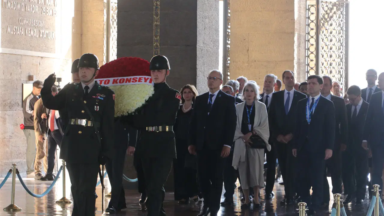 NATO heyetinden Anıtkabir'e ziyaret