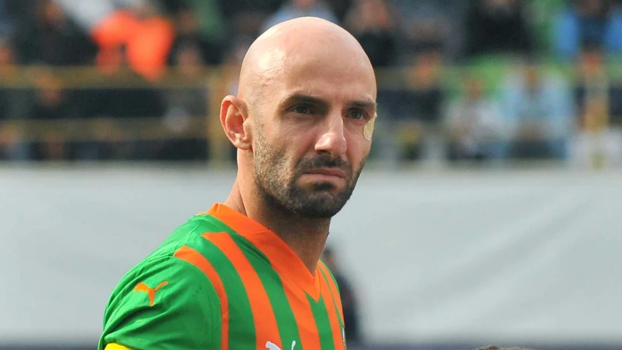 Efecan Karaca, 13 yıl sonra Alanyaspor'a veda etti