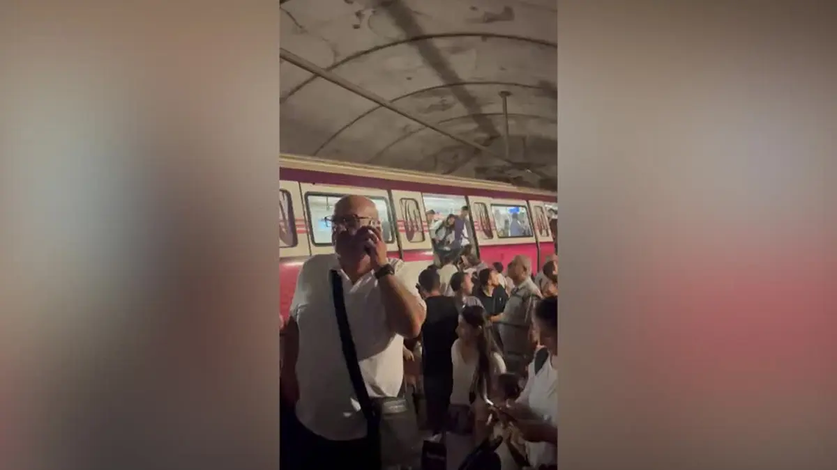 Kadıköy-Sabiha Gökçe Havalimanı metrosu raydan çıktı! Yolcular mahsur kaldı, tahliye başladı