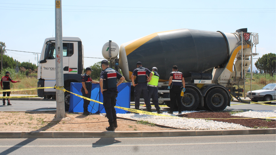 Beton mikseri yaşlı kadına çarptı!