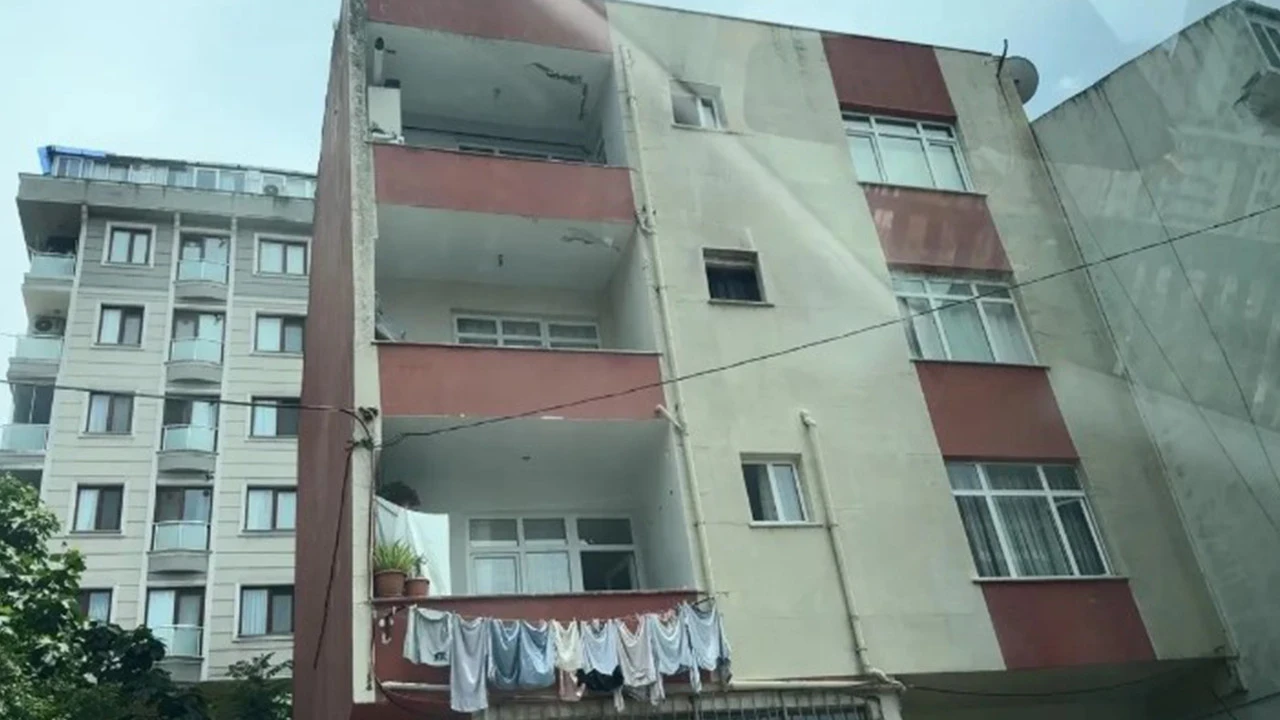 Aile binasından kilolarca uyuşturucu çıktı: 'Peçeteye sarıp yutuyoruz'