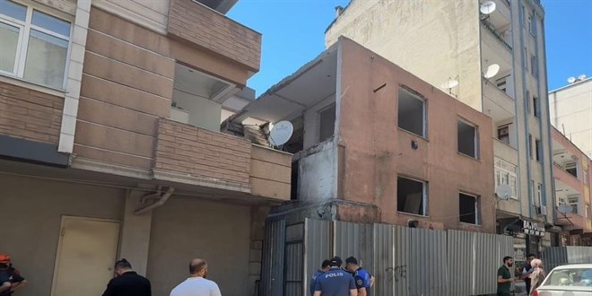 İstanbul'da kentsel dönüşüme giren bina kısmen çöktü, 1 kişi öldü