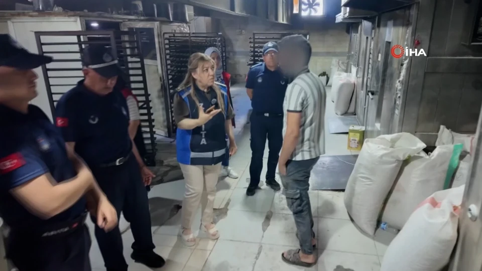 Gaziantep Şehitkamil'de Gıda Skandalı: 2 Ton Bozuk Kuru Pasta Ele Geçirildi
