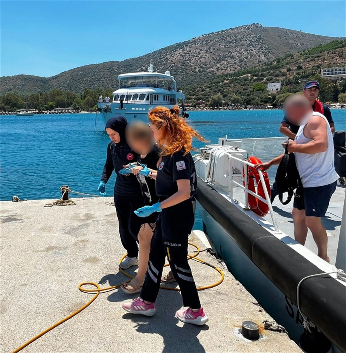 Datça'da gezi teknesinde yaralanan kişi tahliye edildi