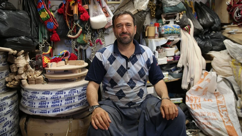 Hatay'da ata mesleği semerciliği prefabrik atölyesinde sürdürüyor