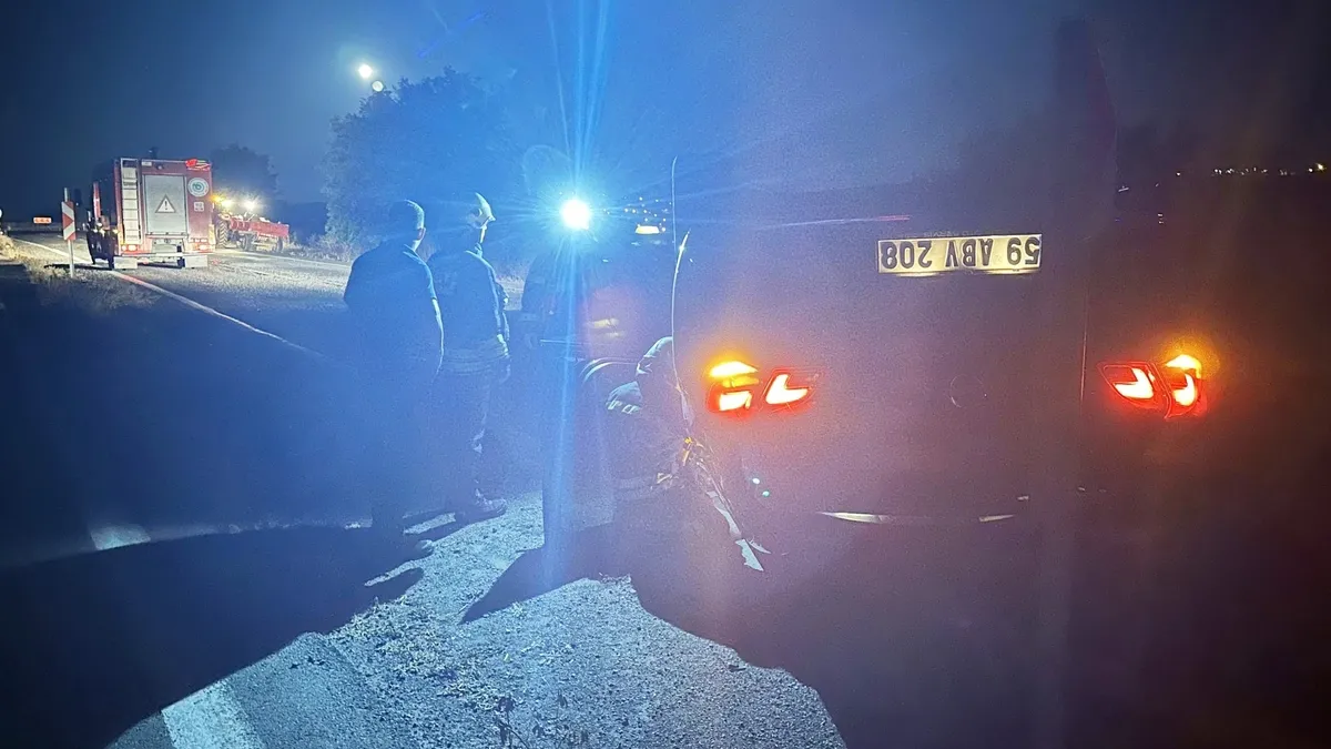 Tekirdağ'da traktör römorkuna çarpan otomobil takla attı: 1 yaralı