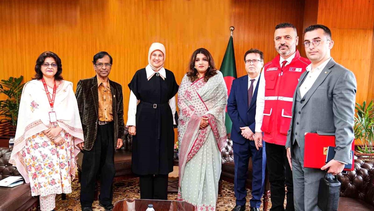 Türk Kızılay Genel Başkanı Yılmaz, Bangladeş'te Arakanlı mültecilerin kamplarını ziyaret etti