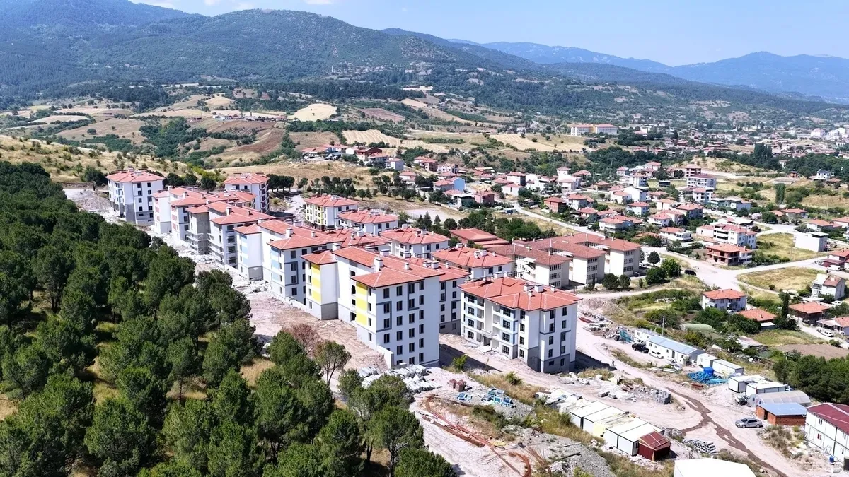 Sındırgı afet konutları hızla tamamlanıyor! Bakan Kurum: Yeni yuvaları çok yakında teslim edeceğiz