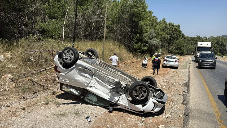 Bodrum'da yürekleri ağza getiren kaza! İki otomobil kafa kafaya çarpıştı
