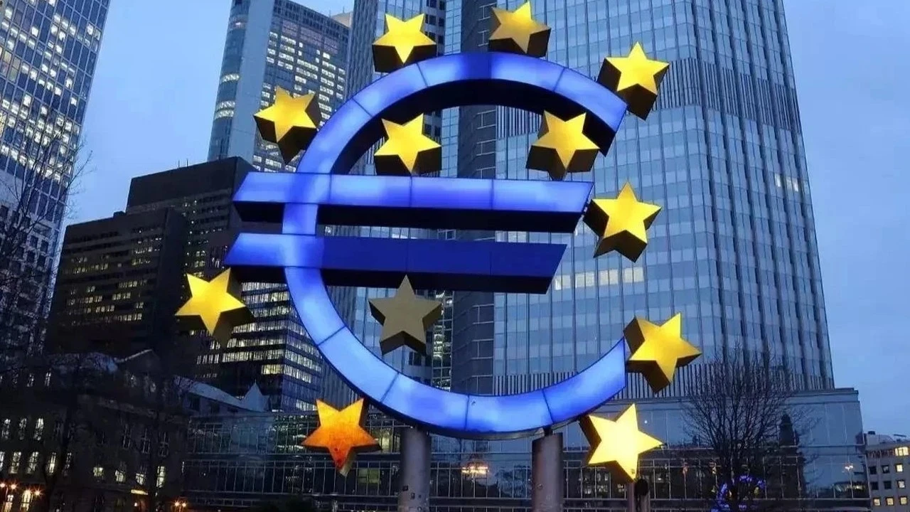 Euro Bölgesi'nde toparlanma sinyali: PMI 3 ayın zirvesinde