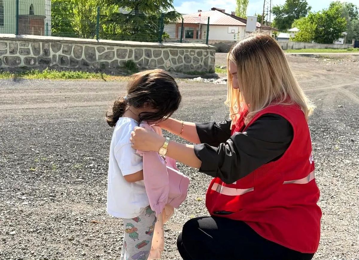 Kızılay'dan çocuklara yardım eli