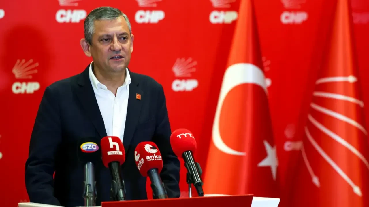 Ekrem İmamoğlu B planını işaret etti, Özgür Özel harekete geçti: 2 partiyle görüşüyor