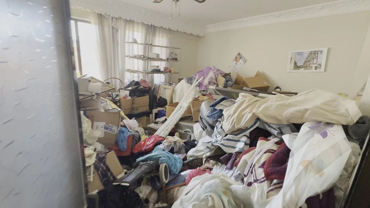 Kuşadası’nda çöp ev temizliği: 2,3 ton atık tahliye edildi