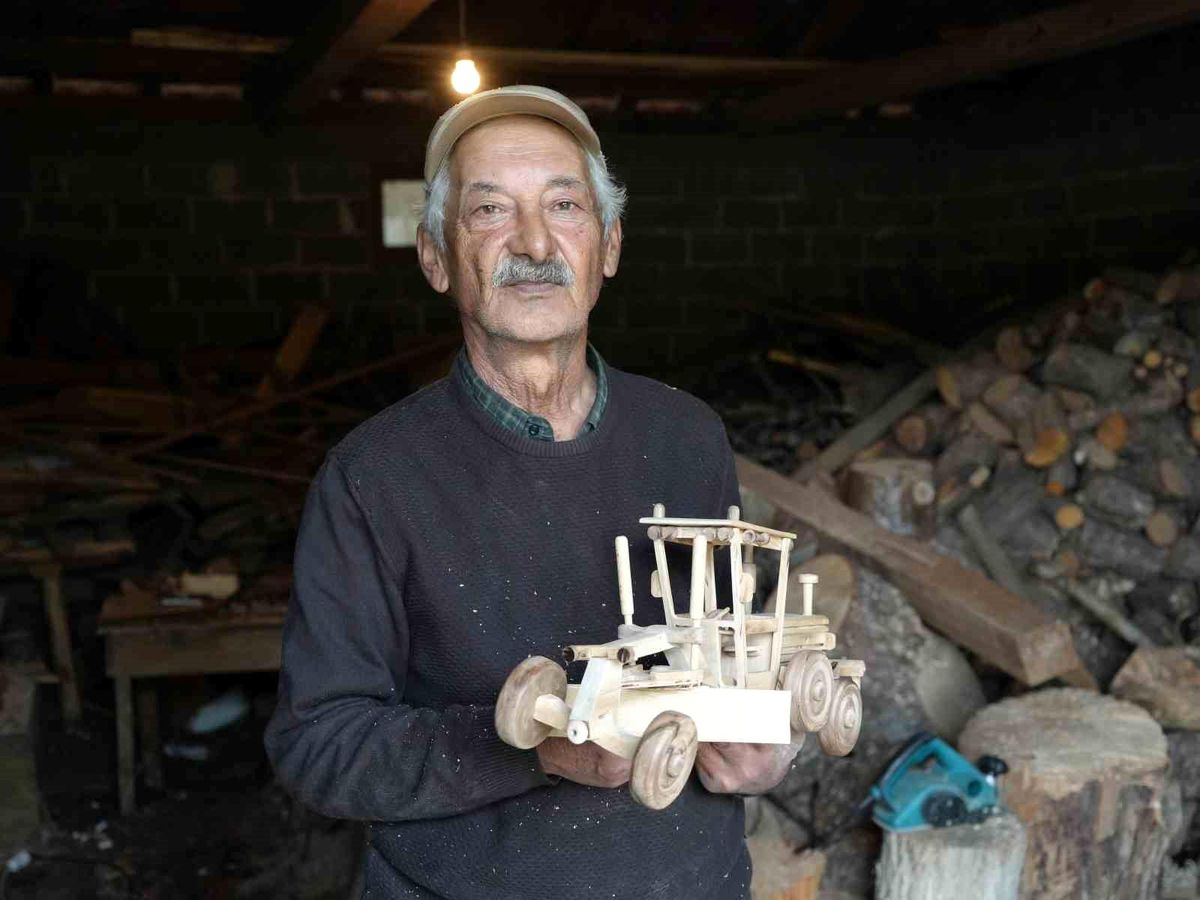 Torununa yaptığı ahşap oyuncak büyüklerin gözdesi oldu, şimdi taleplere yetişemiyor
