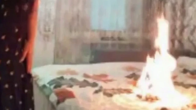 Akıllara durgunluk veren dolandırıcılık kamerada: 550 dolar sigorta parası için evini kendi elleriyle yaktı