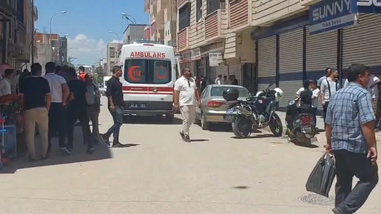 Husumetli aileler dehşet saçtı! Sokak savaş alanına döndü