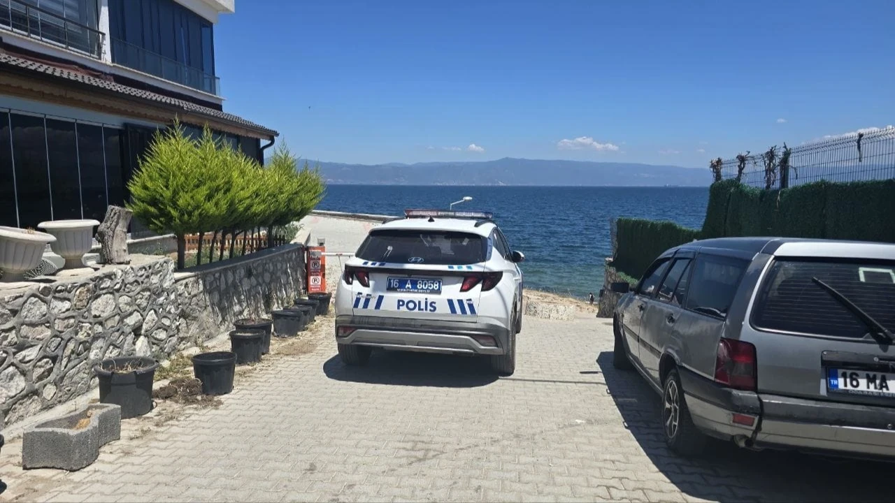 Denizde fenalaştı, hastanede öldü