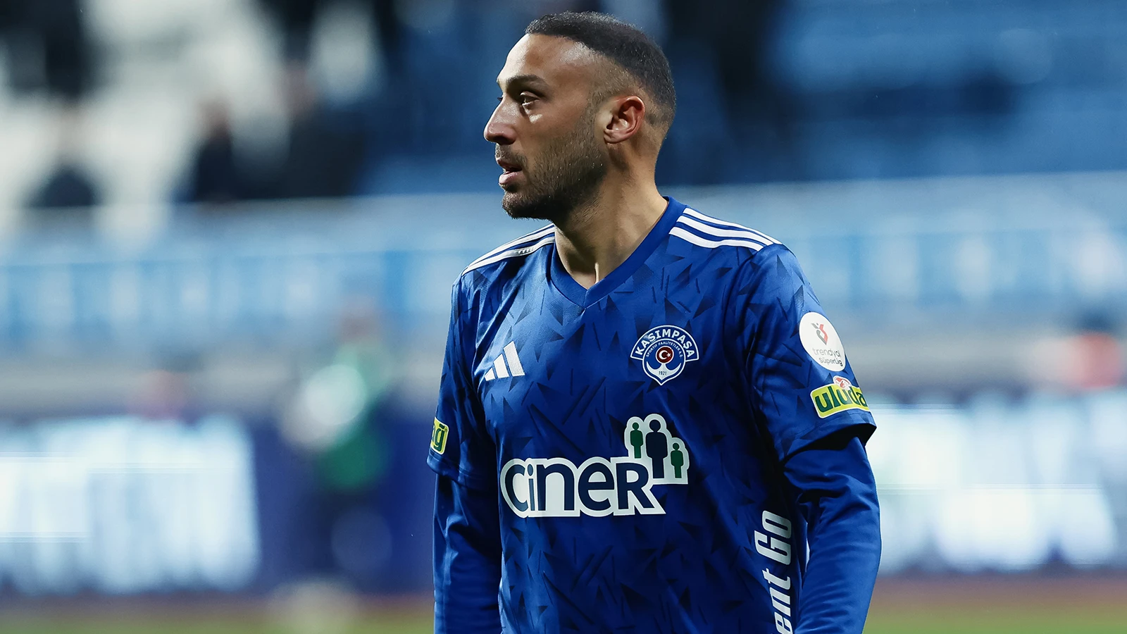 Cenk Tosun'dan sürpriz imza: 1. Lig ekibiyle anlaşma sağladı