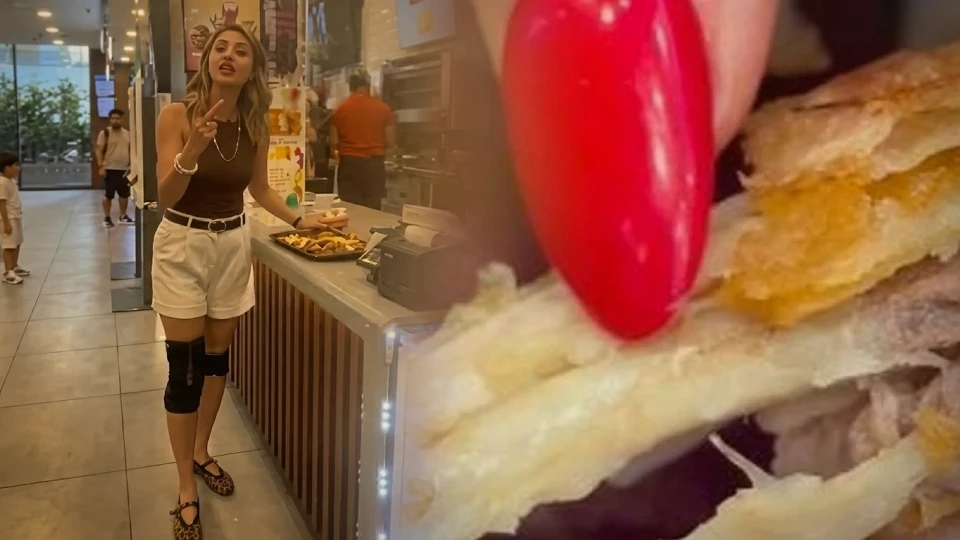 Ünlü fast food zincirinde mide bulandıran olay: Çocuğuna aldığı tavuktan kurt çıktı