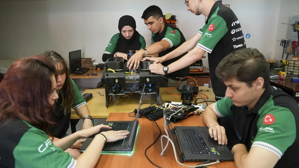 Yapay zekalı su altı aracıyla dünya üçüncüsü oldular! YTÜ'den gururlandıran başarı