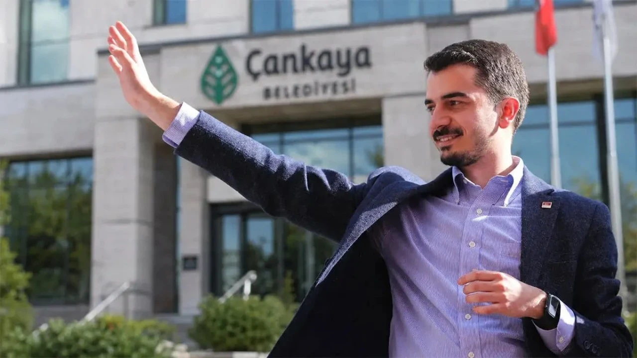 Çankaya Belediye Başkanı Güner, Esenboğa Havalimanı'nda gözaltına alındı