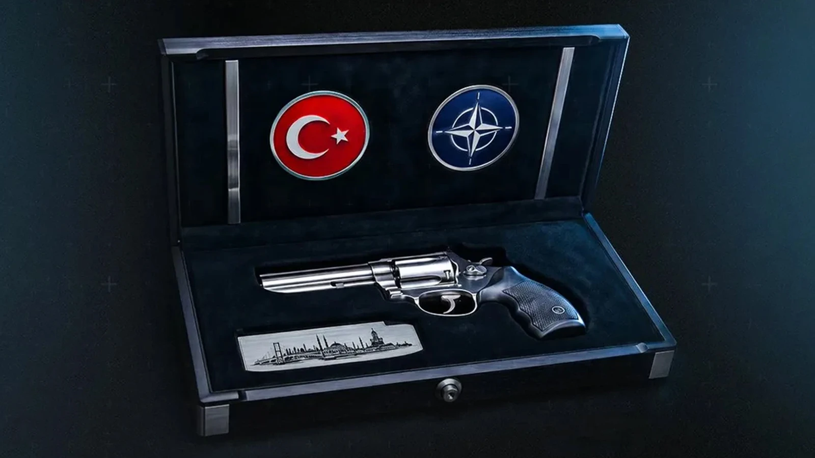Erdoğan'dan NATO liderlerine anlamlı hediye: İşlemeli özel üretim tabanca