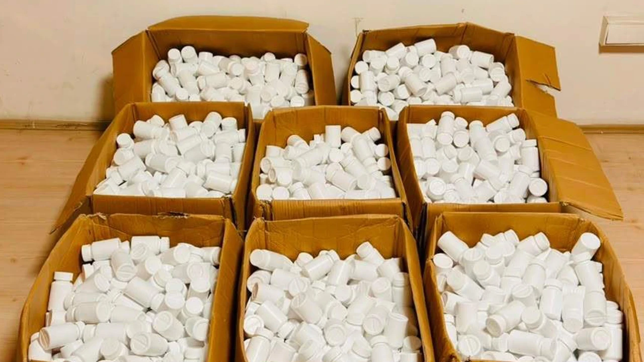 Ev eşyalarının arasından 144 bin 900 uyuşturucu hap çıktı