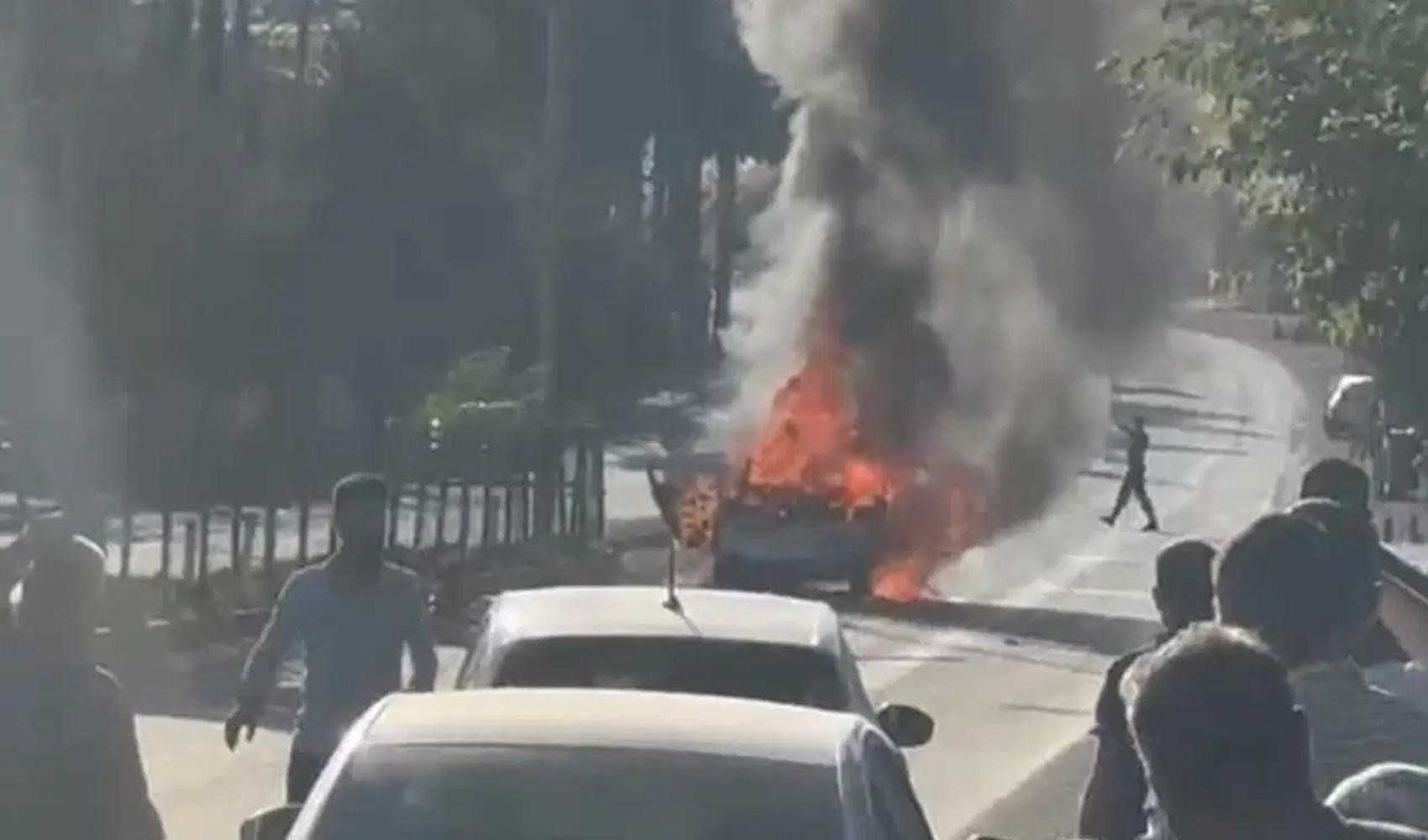 Adıyaman’da seyir halindeki otomobil alev aldı: Araç kullanılamaz hale geldi