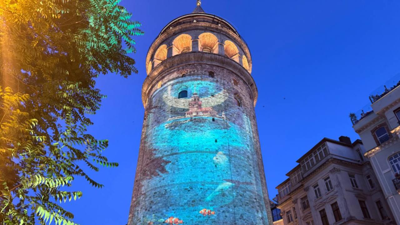 Sıfır Atık Haftası kapsamında Galata Kulesi'nde mapping gösterisi yapıldı