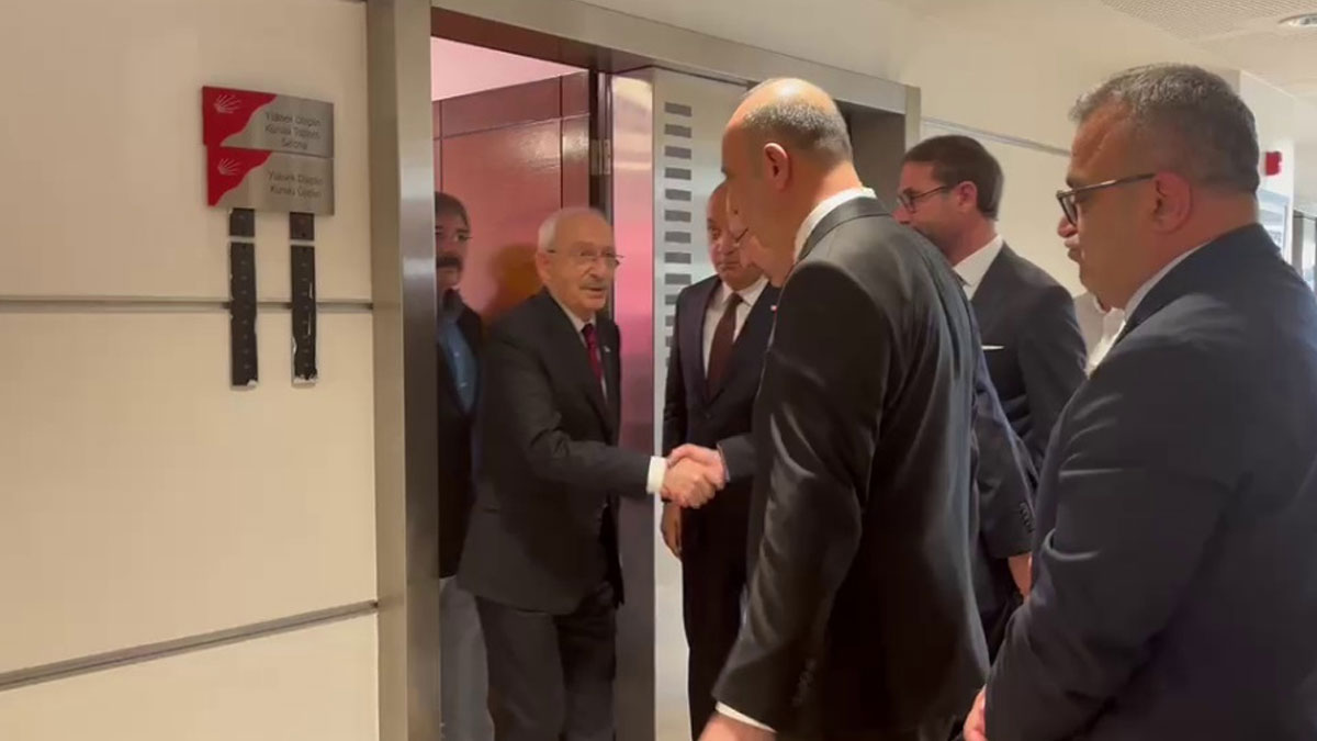 CHP'de YDK toplandı! Kayyum yönetimi, Özgür Özel dönemindeki tüm ihraçları iptal etti