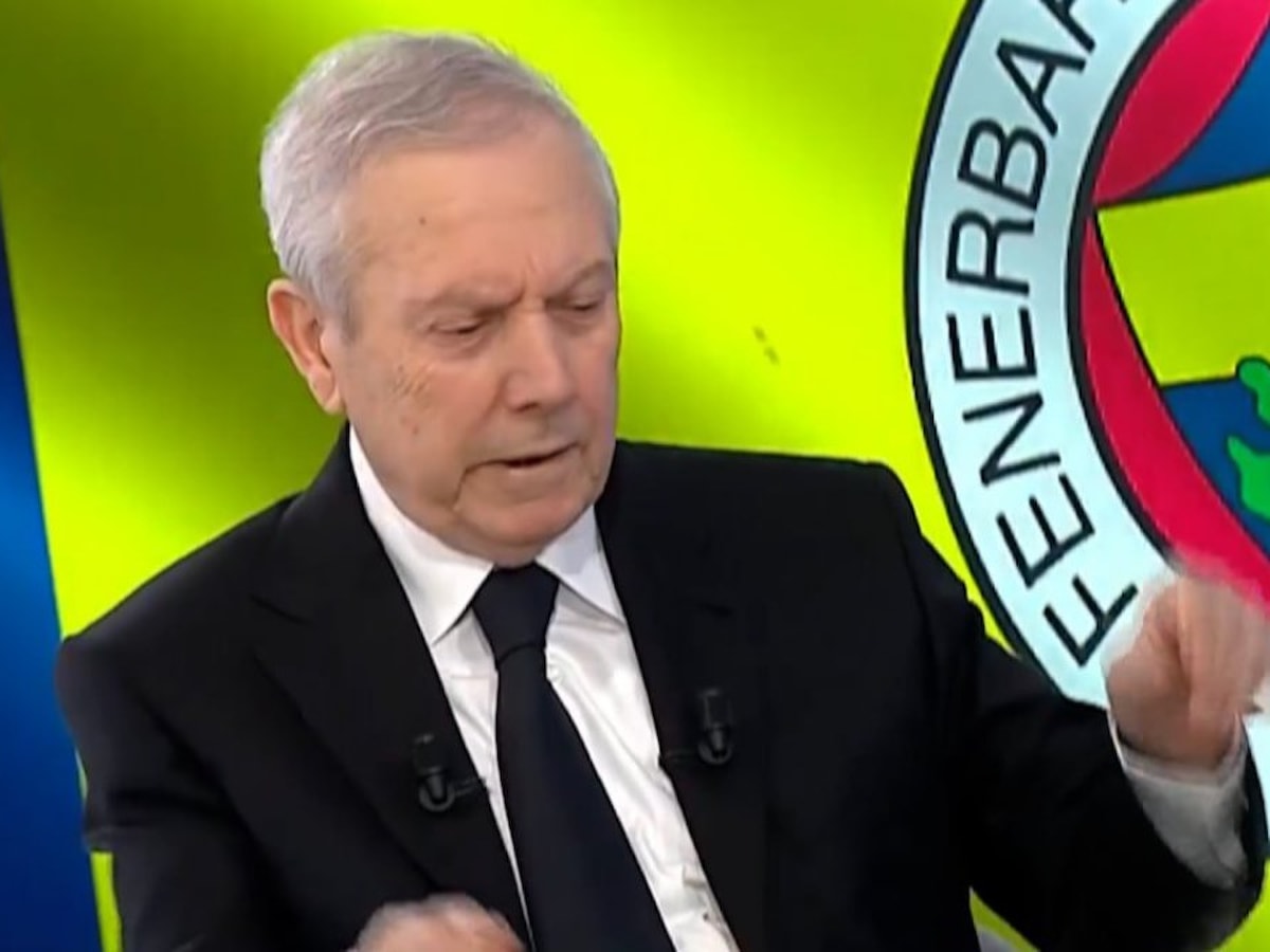 Aziz Yıldırım'ın yanına canlı yayında sinek geldi