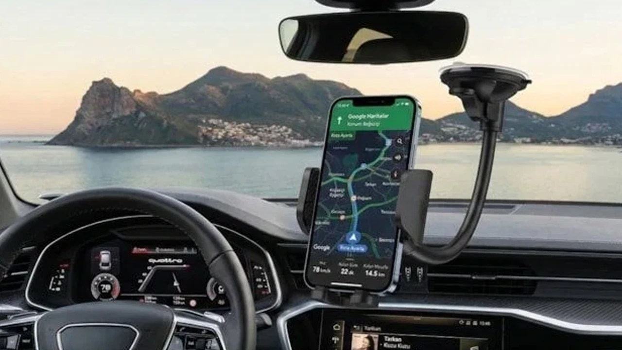 Sürücülerin beklediği yönetmelik tamamlandı! Telefon tutucular ve multimedya sistemleri için karar verildi