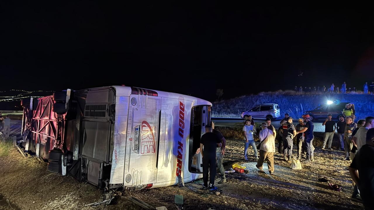 Kırıkkale'de otobüs devrildi: 40 kişi yaralandı